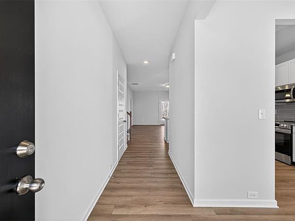 3rd image of 81 Roxeywood Way