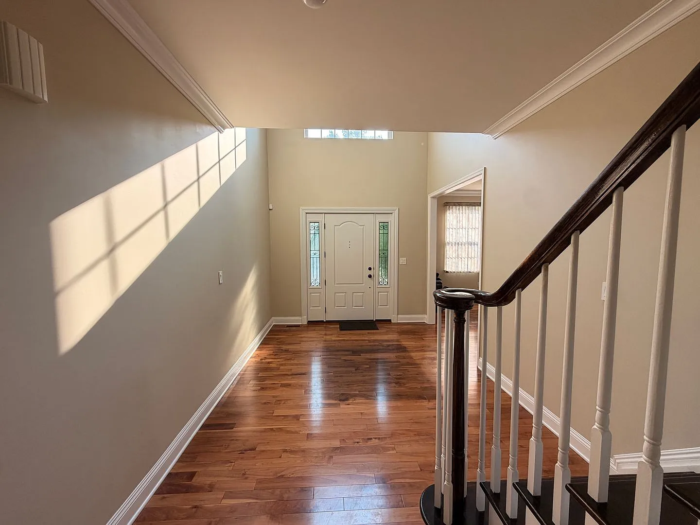 4 Beds 2.5 Baths — Photo 4