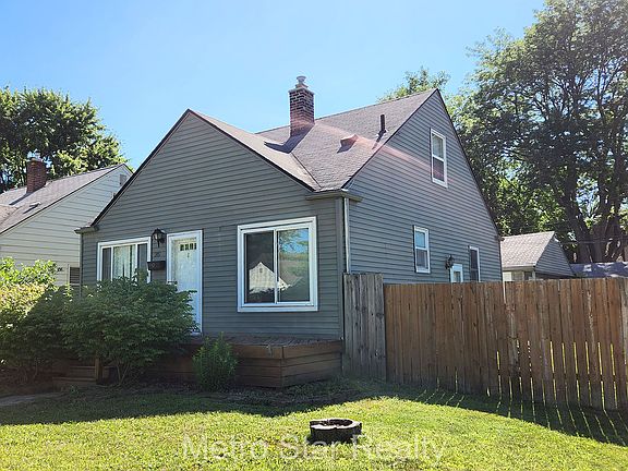 3rd image of 315 N Minerva Ave