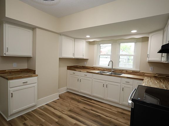 5th image of 901 Forest Ave