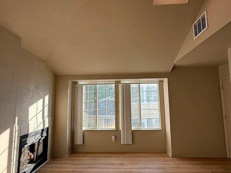 871 S Uravan Ct #D — Photo 2