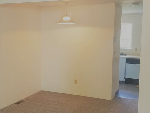 5th image of 2815 Lowridge Ct APT 5