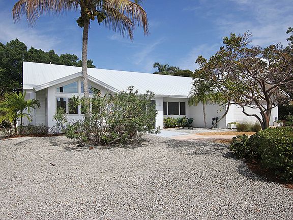 3rd image of 824 Limpet Dr
