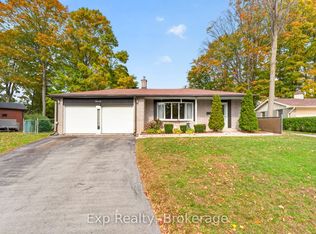 20 Westmount Ct, Quinte West, ON K8V 5T8