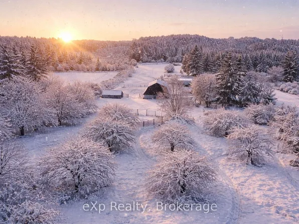 125 Lake Dr, West Grey, ON N0C 1H0