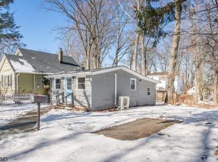 32 Reservoir Rd, Lake Hopatcong, NJ 07849