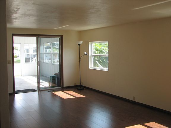 5th image of 304 Shrub Ln S