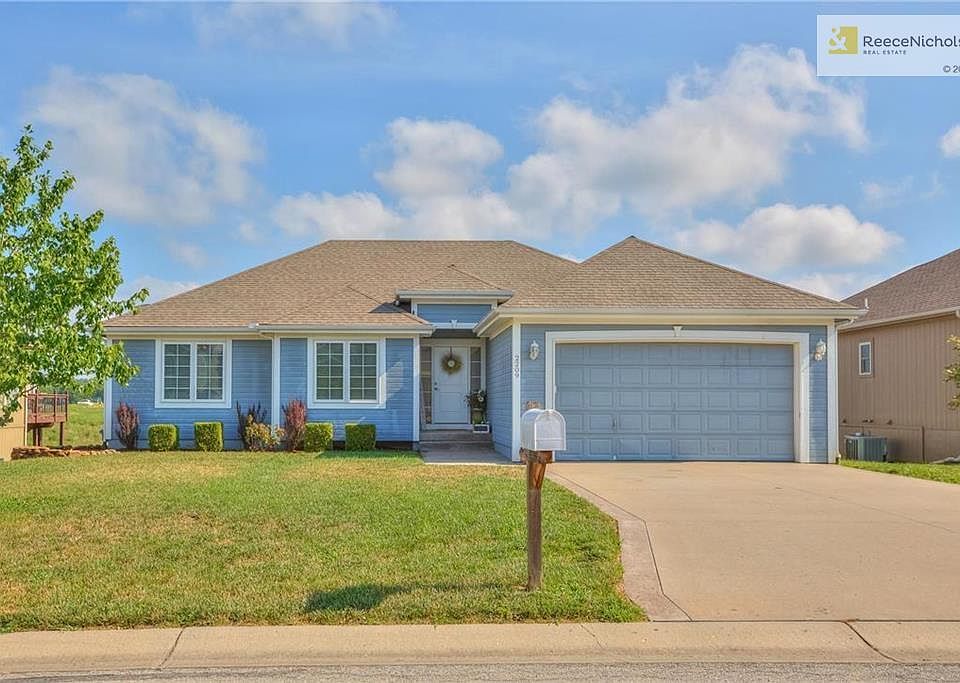 1st image of 2209 NW Hedgewood Dr