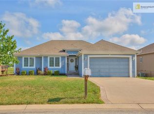 2209 NW Hedgewood Dr, Grain Valley, MO 64029