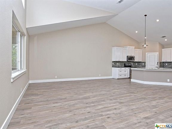 5th image of 208 Buckhorn Dr