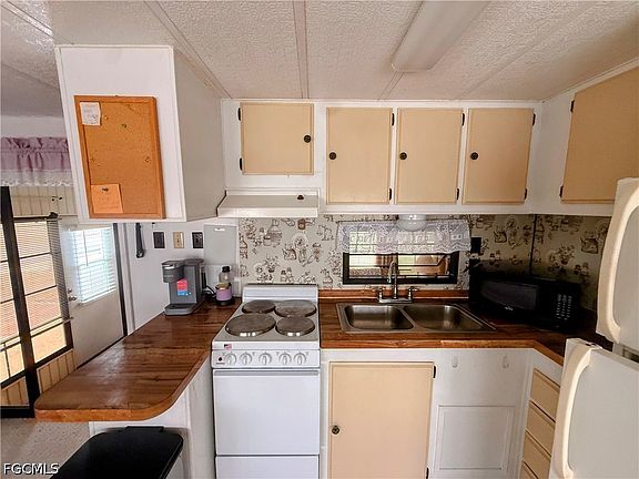2nd image of 15 Fountain View Blvd