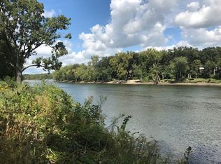 1937 W Potawatamie Trl, Kankakee, IL 60901