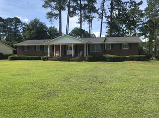 707 Forest Circle Dr, Douglas, GA 31533