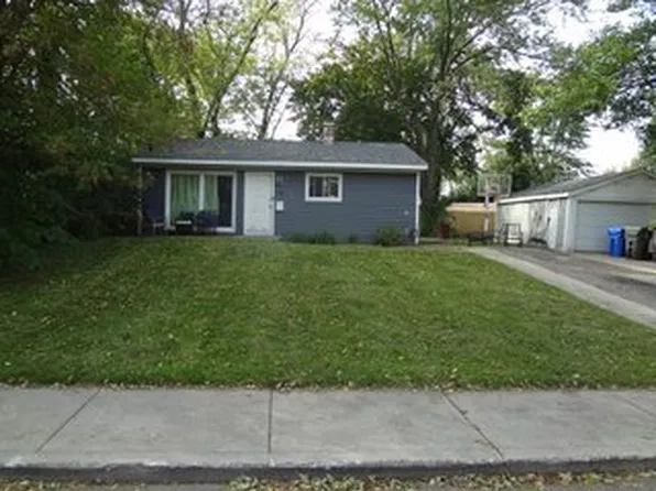 118 Hickory Dr, Carpentersville, IL 60110