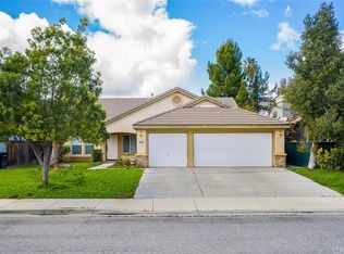 1035 Meadowlake Ln, Lake Elsinore, CA 92530