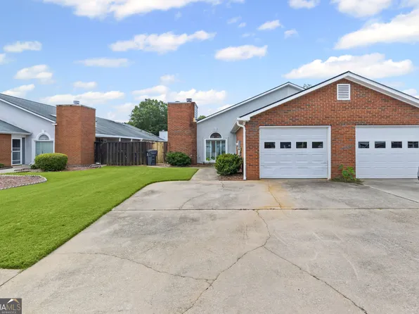 140 Courtyard Ln, Fayetteville, GA 30215