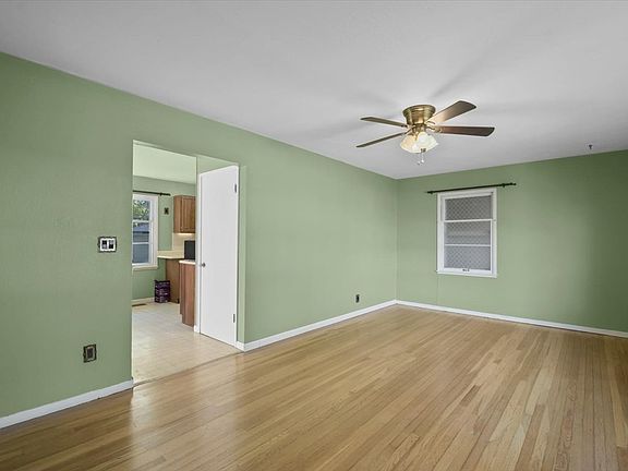 3rd image of 1209 E Fairlawn Dr
