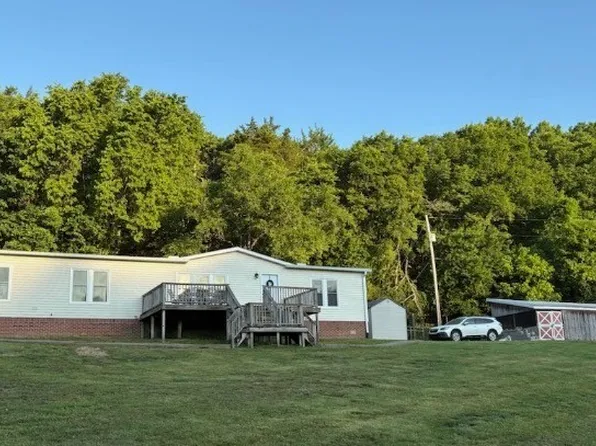 593 Rogues Fork Rd, Bethpage, TN 37022
