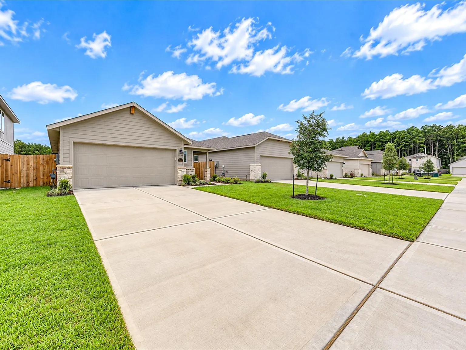 3 bed, 2.0 bath, 1449 sqft, $1,875 — Photo 2