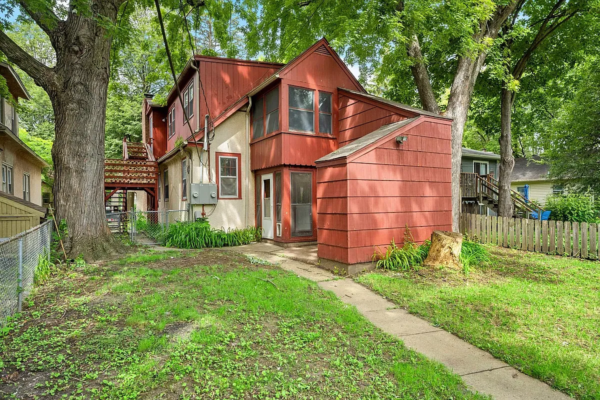 Building Photo - 2821 32nd Ave S #1
