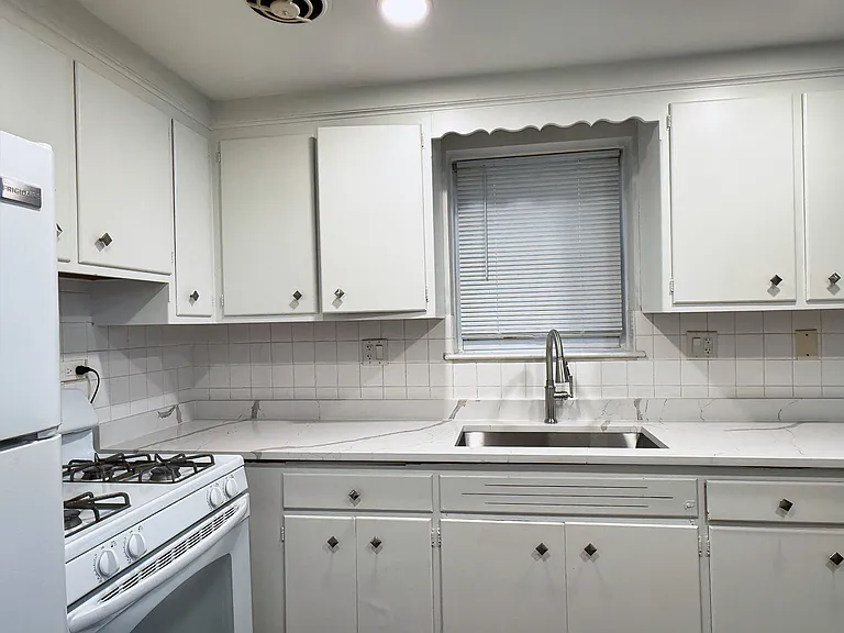 6316 W Belmont Ave — Photo 4