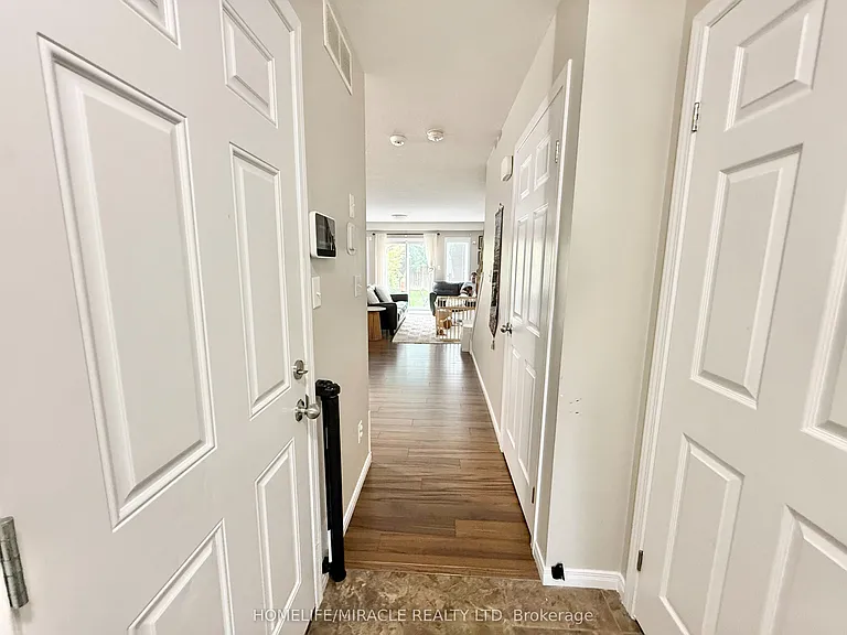 312 Tagge Cres — Photo 3