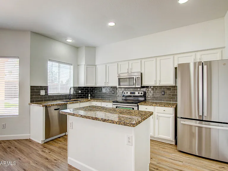 1550 N Sunset Pl — Photo 13
