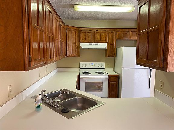 4th image of 125 NE Johnson Ave APT 23