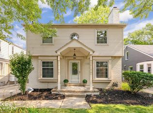 1396 Vernier Rd, Grosse Pointe Woods, MI 48236