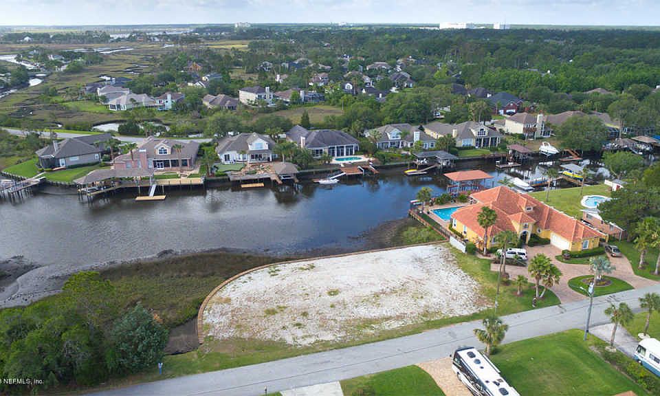 1st image of 14676 Plumosa Dr
