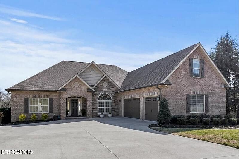 1st image of 804 Brookshire Blvd