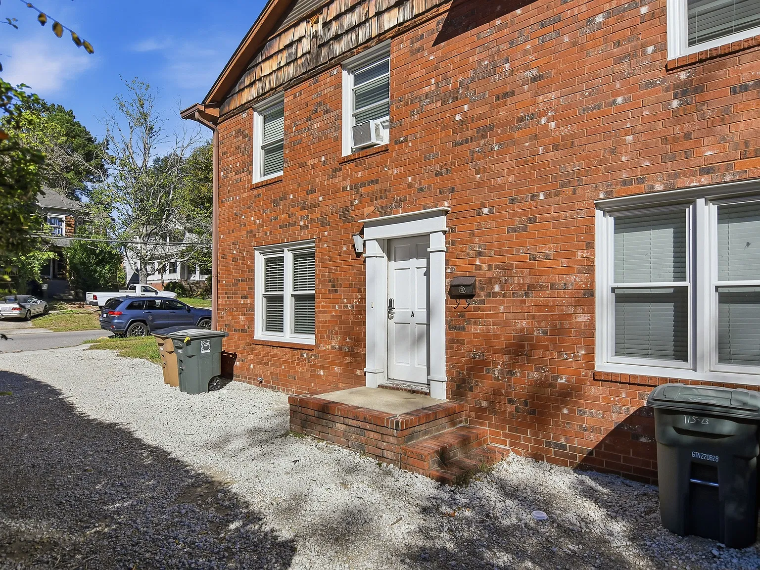 2 bed, 1.5 bath, $1,650 — Photo 2