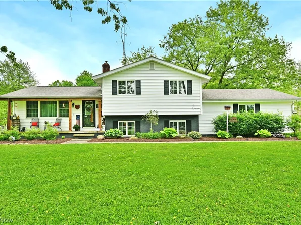 7198 Oak Hill Dr, West Farmington, OH 44491