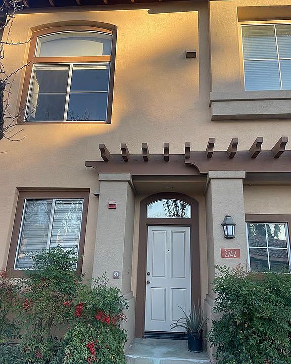 1st image of 2742 Dunstan Dr