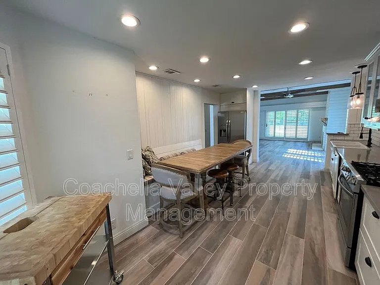 289 Vista Royale Cir W — Photo 27