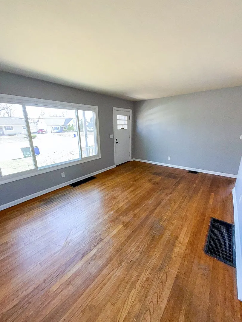 3 Bedroom Cape Cod Home with a Yard & Garage - One Month Free Rent! — Photo 4