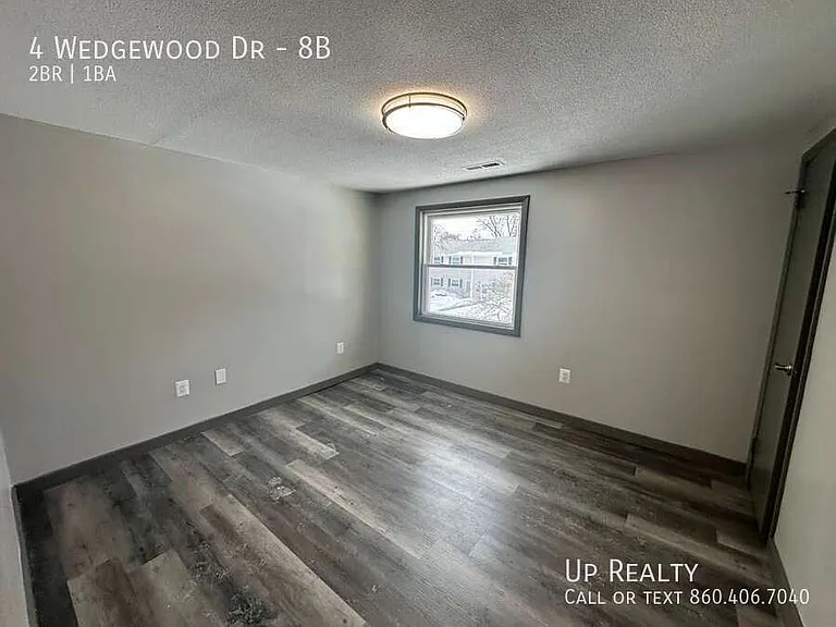 4 Wedgewood Dr #8B — Photo 12