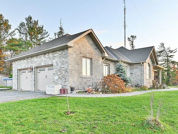 3rd image of 23 Oak Lake Rd