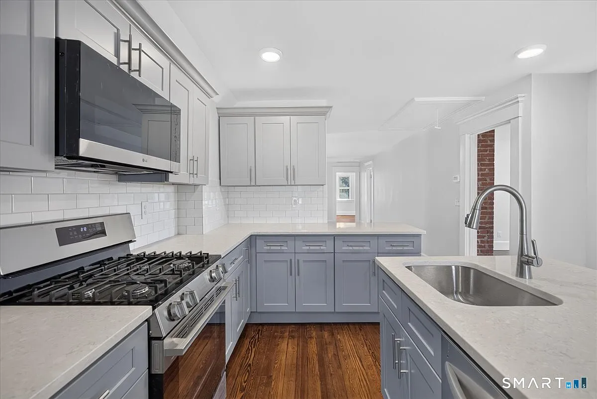 3 bed, 2.0 bath, 1246 sqft, $2,950 — Photo 2