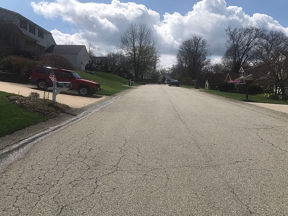 4th image of 690 Adele Dr