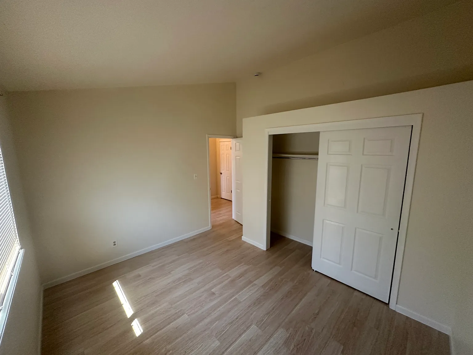 2 bed, 1025 sqft, $3,000 — Photo 4