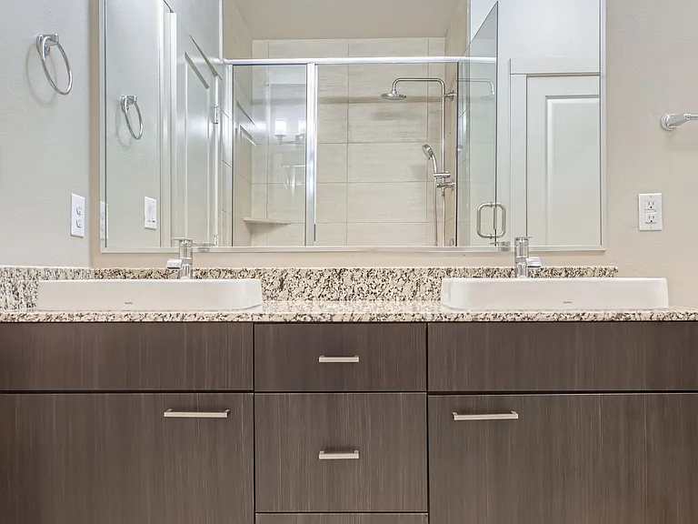 The Lucas Apartments — Photo 10