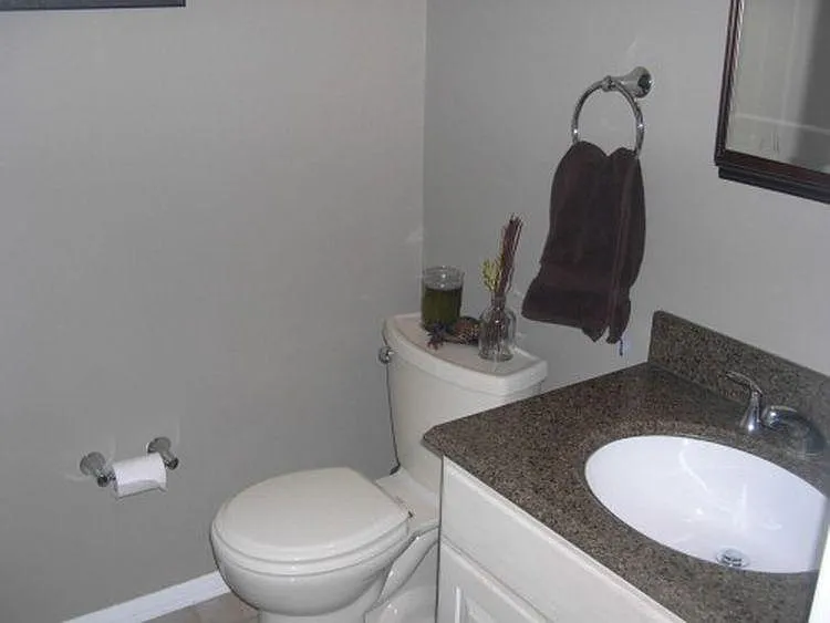 824 W Aaron Dr — Photo 16