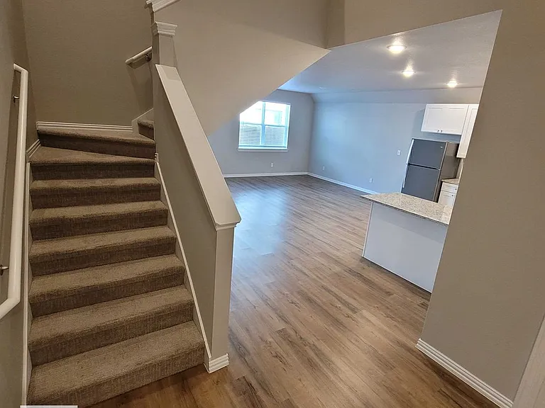 1220 Sunnyvale Ln — Photo 4