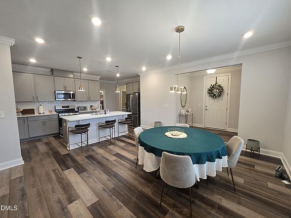 5th image of 225 Azure Mist Dr