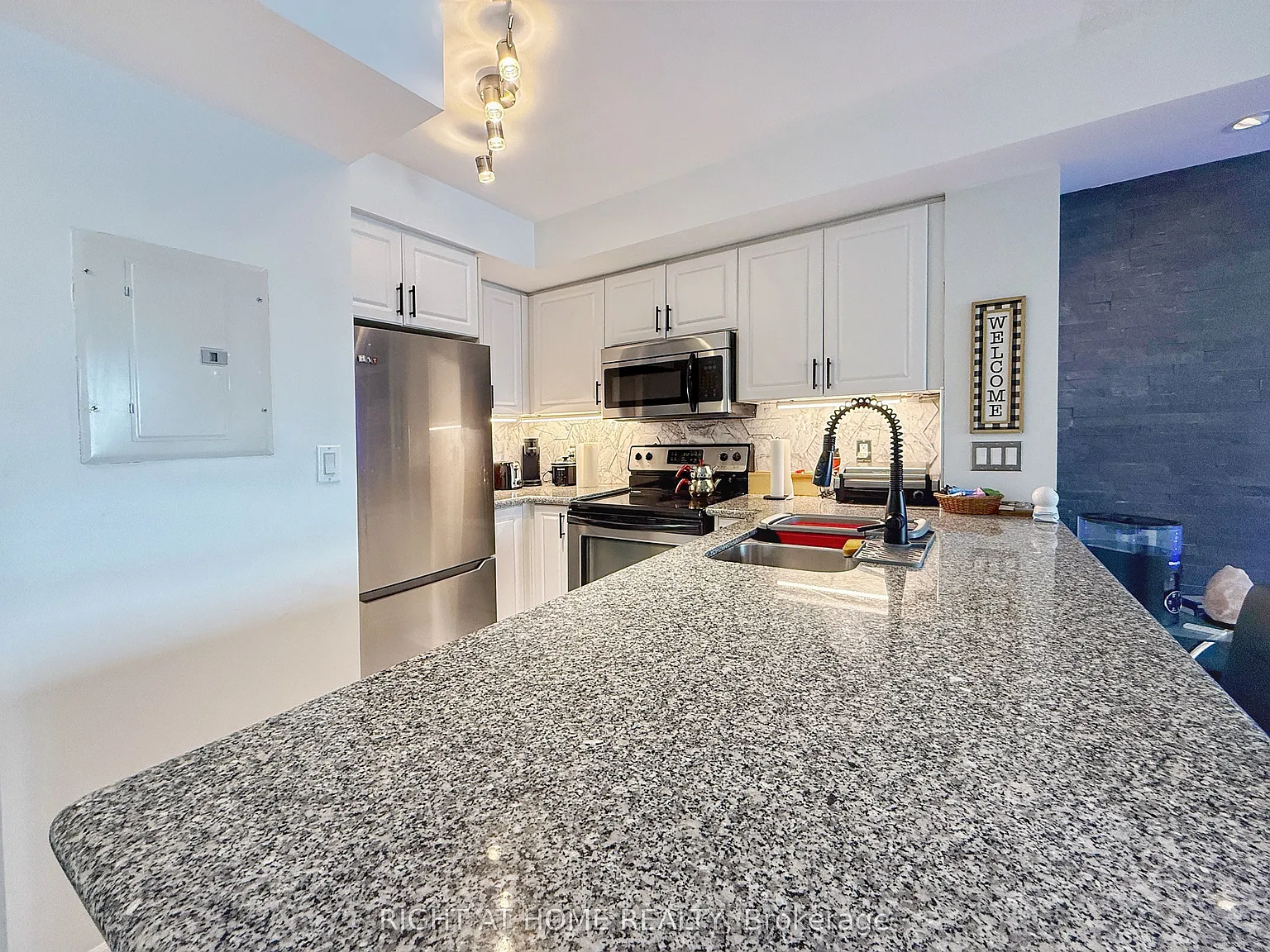 2 bed, $2,550 — Photo 3