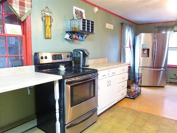 3rd image of 31 Dewitt Dr