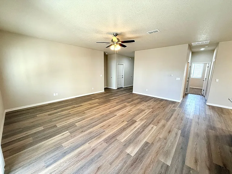 3774 Meadowbrook Ln — Photo 6