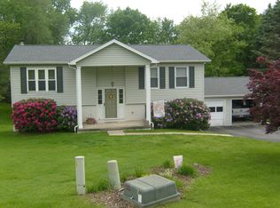 31 Woodland Dr, Lock Haven, PA 17745