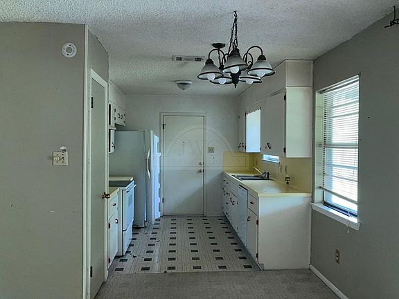 4th image of 1210 Ruiz Dr